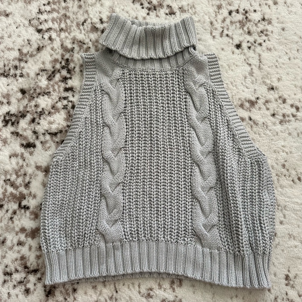 Kendall & Kylie Light Gray Cable Knit Sweater
